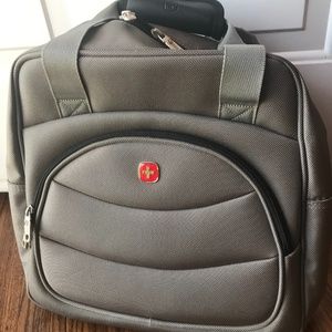 15”Swiss Gear Travel Carry on Bag,like new